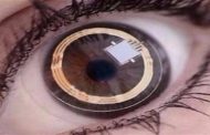 عدسات لاصقة ذكية تضمن وصول الدواء إلى داخل العين