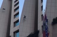 مؤلم جداً !! لحظة انتحار أحدهم من سطح فندق شيراتون، فردان