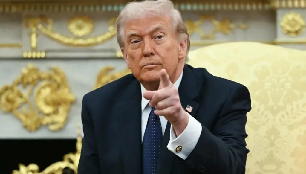 غموض في الأهداف وتبدّل في الخطاب: ماذا يريد ترامب من تصعيده الكبير ضد إيران؟